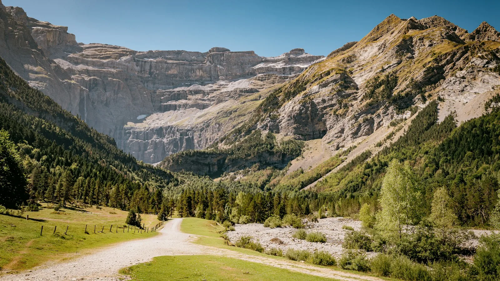 L'été (juillet et août) : la haute saison de la randonnée